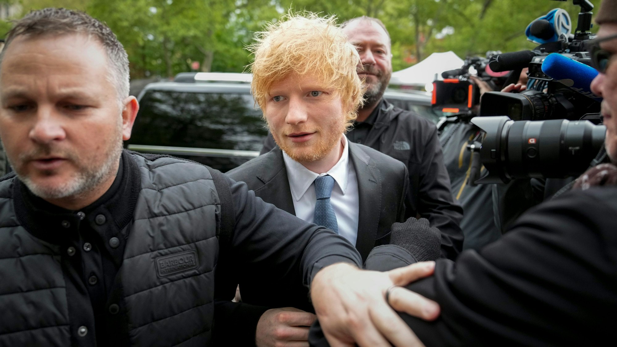 Der britische Popstar Ed Sheeran beim Prozess in New York am Donnerstag. Sheeran wurden Copyright-Verletzungen vorgeworfen.