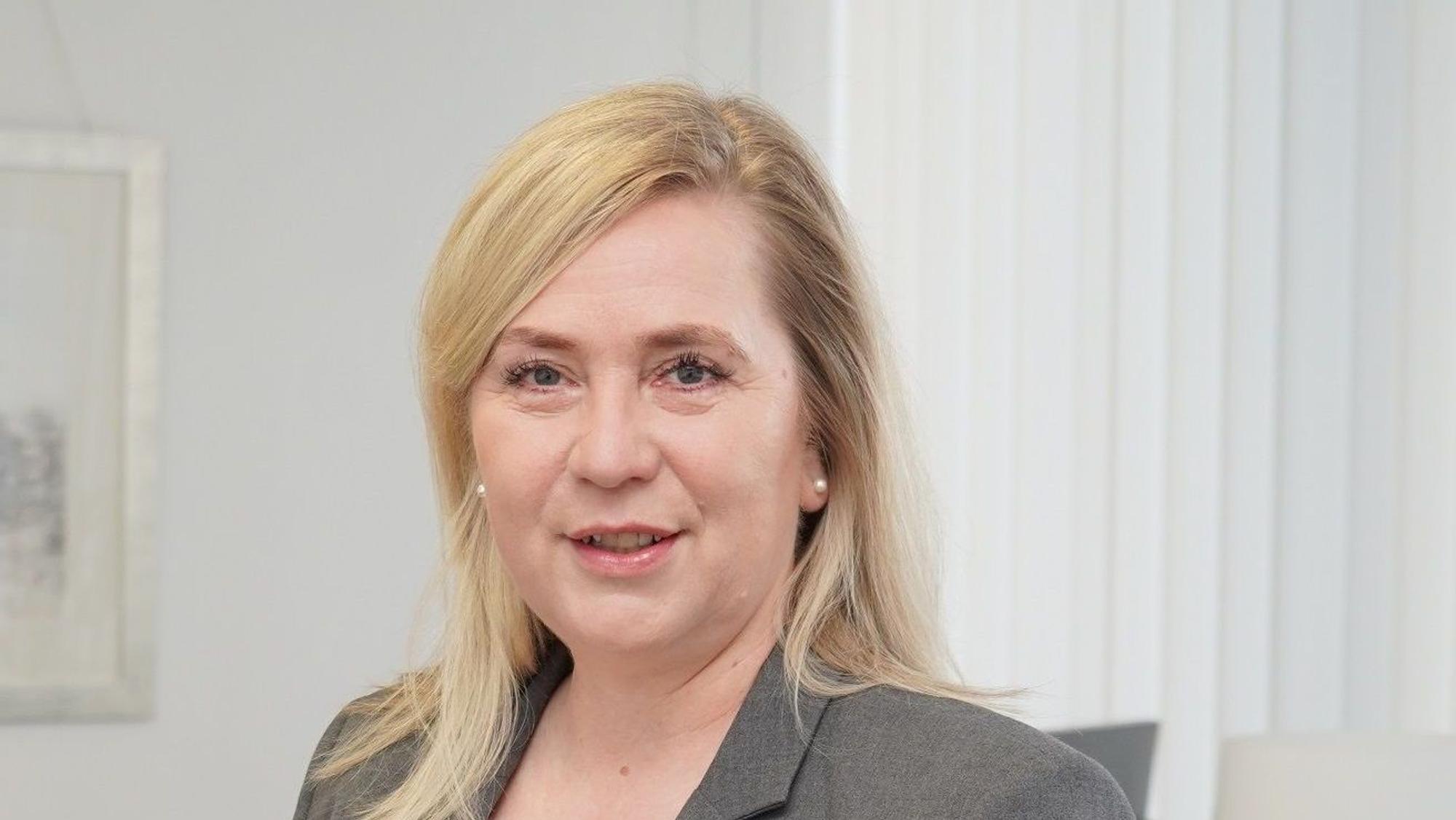 Es ist die Frechener Bürgermeisterin Susanne Stupp zu sehen.