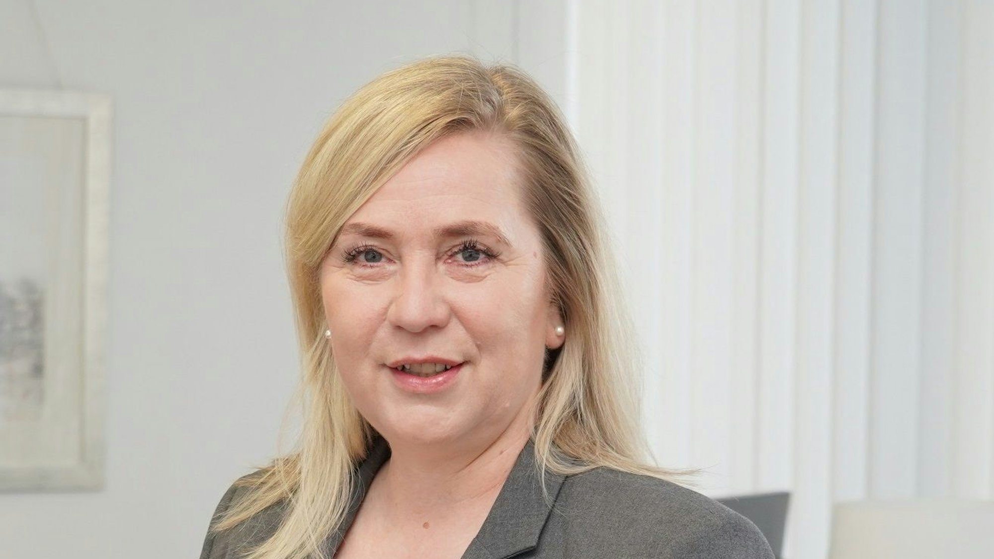 Es ist die Frechener Bürgermeisterin Susanne Stupp zu sehen.