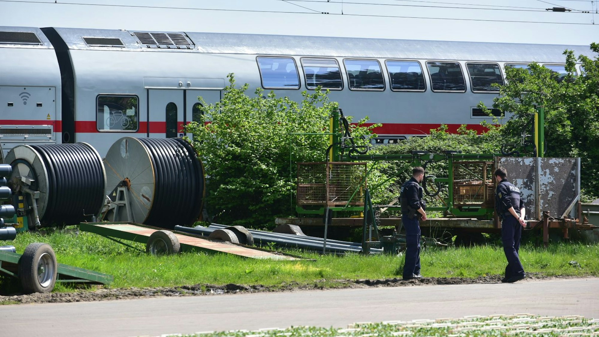 Der Unglückszug am Donnerstag in Hürth-Fischenich.