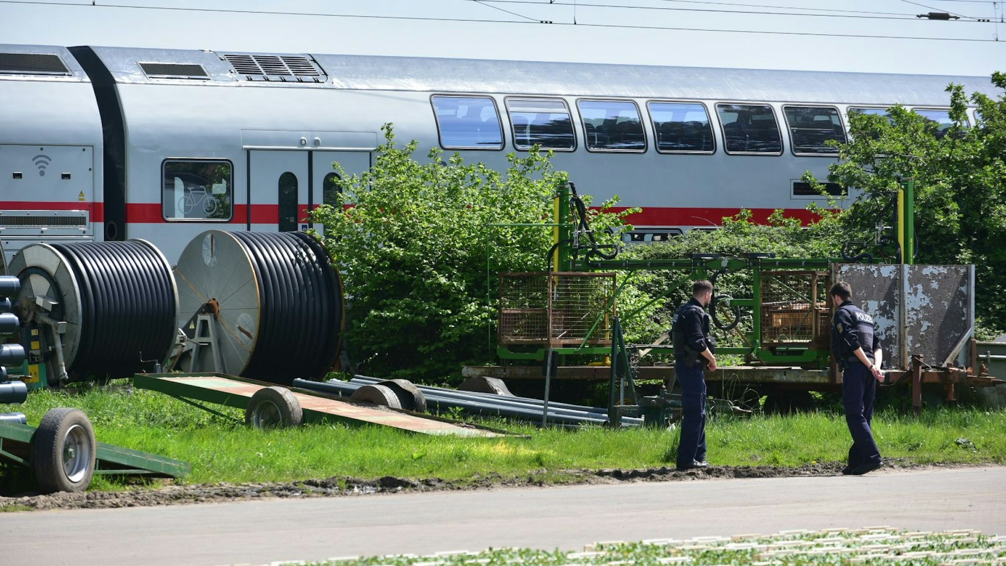 Der Unglückszug am Donnerstag in Hürth-Fischenich.