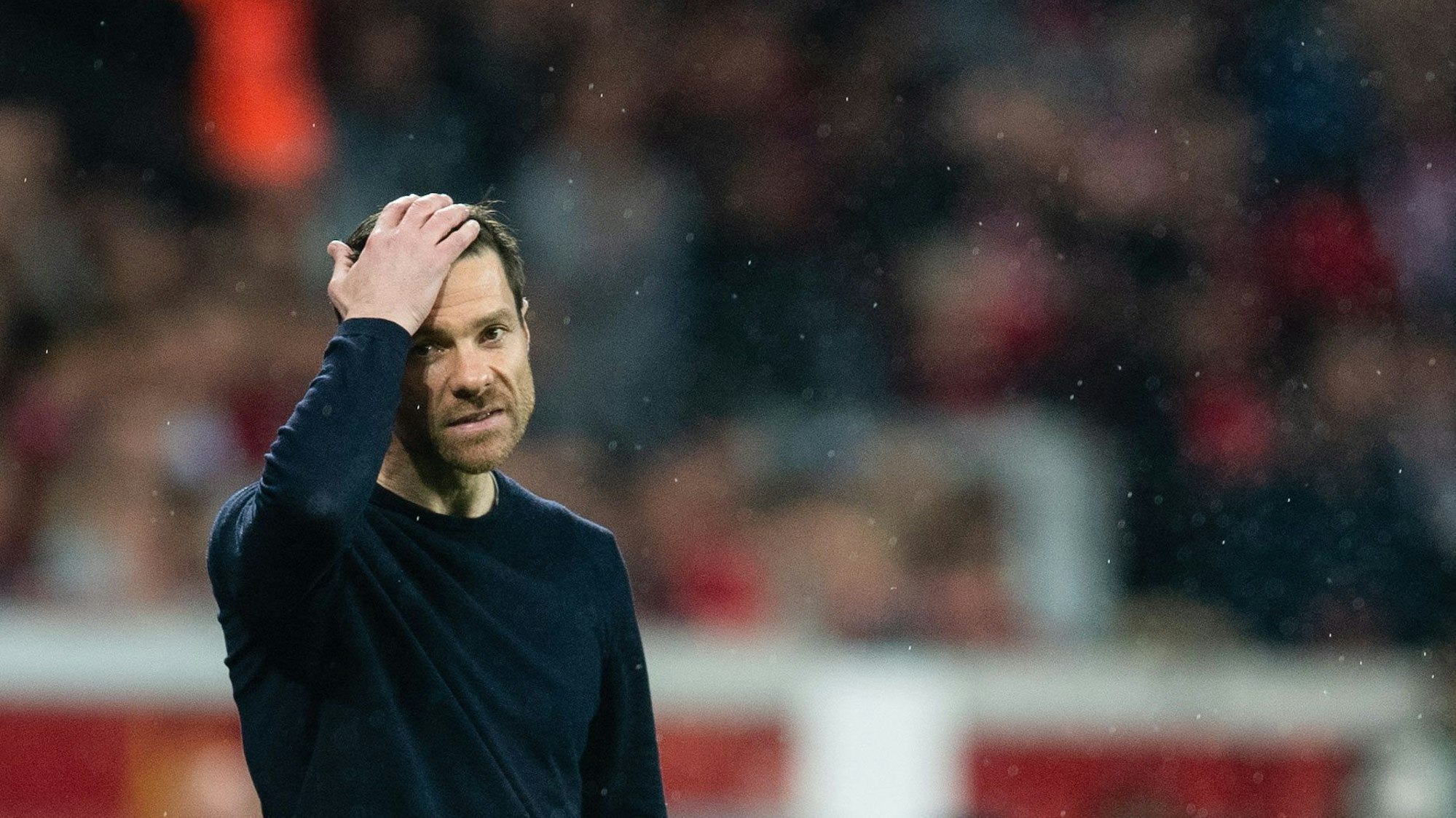 Bayer-Trainr Xabi Alonso beim Derby gegen Köln.