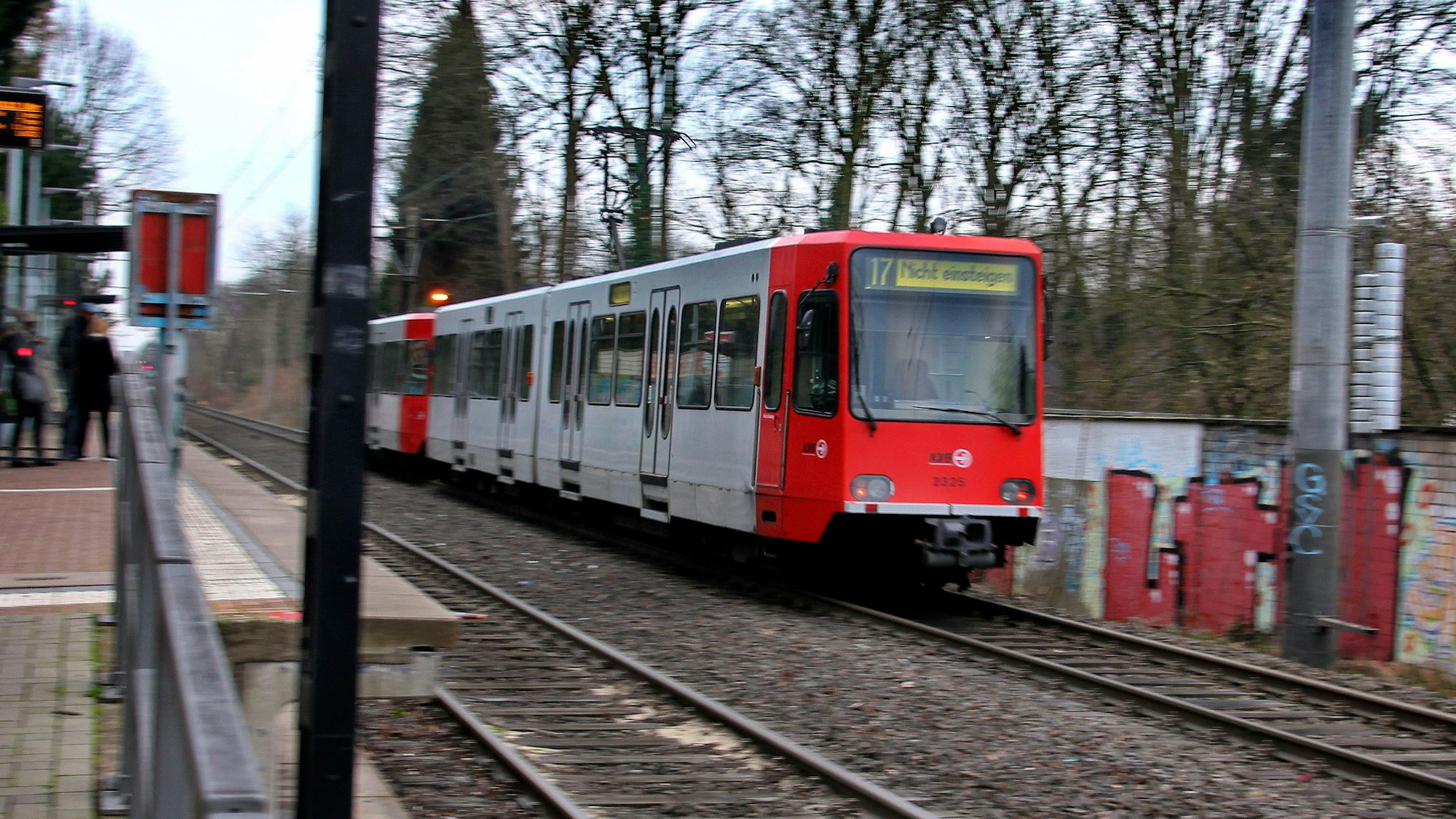 Die Linie 17 fährt seit März nur bis zum Bahnhof Rodenkirchen.