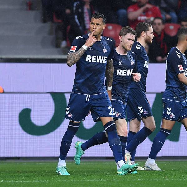 Jubelnde FC-Profis in Leverkusen