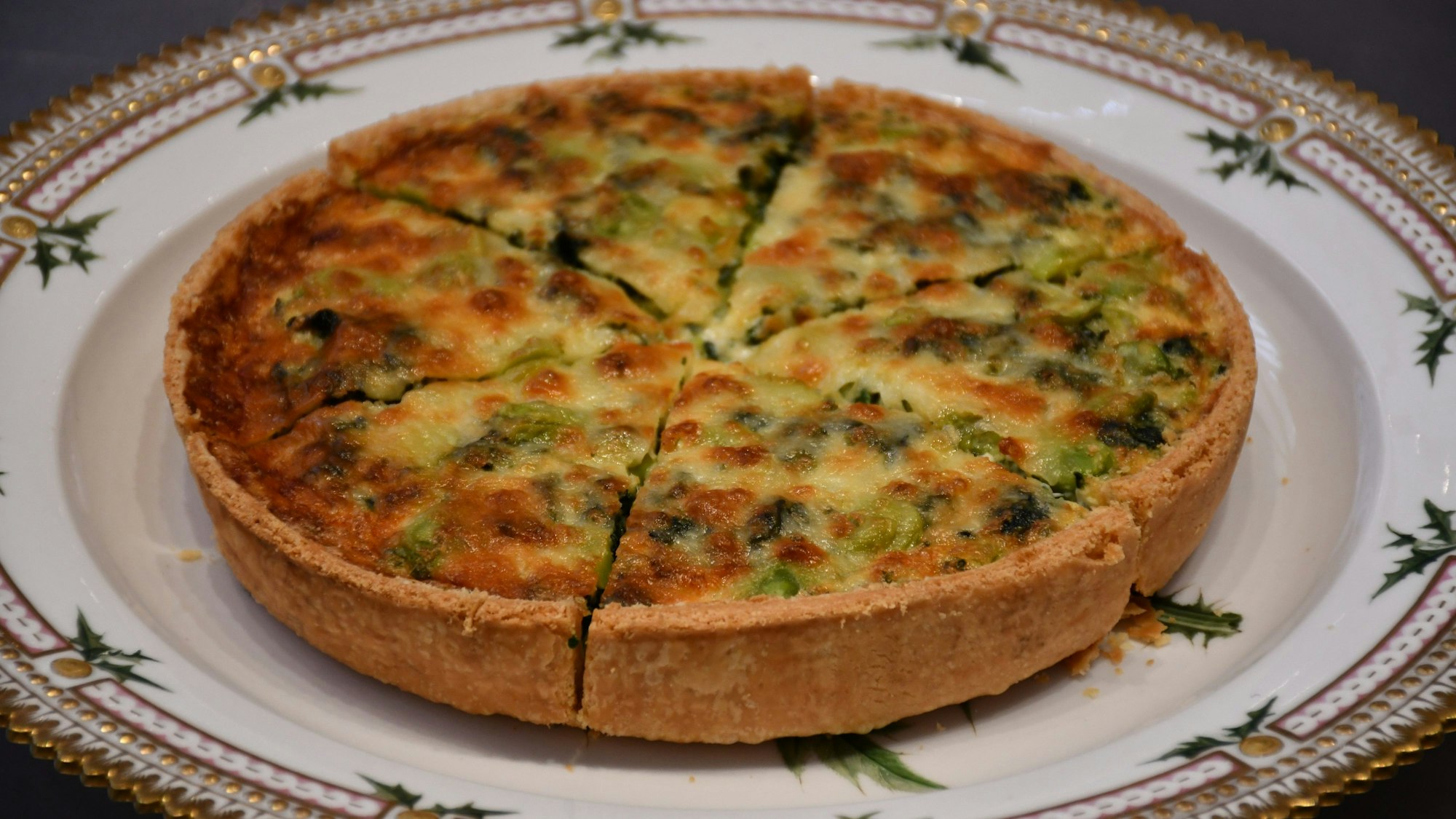 Vom Buckingham-Palast herausgegebenes Foto einer „Krönungs-Quiche“
