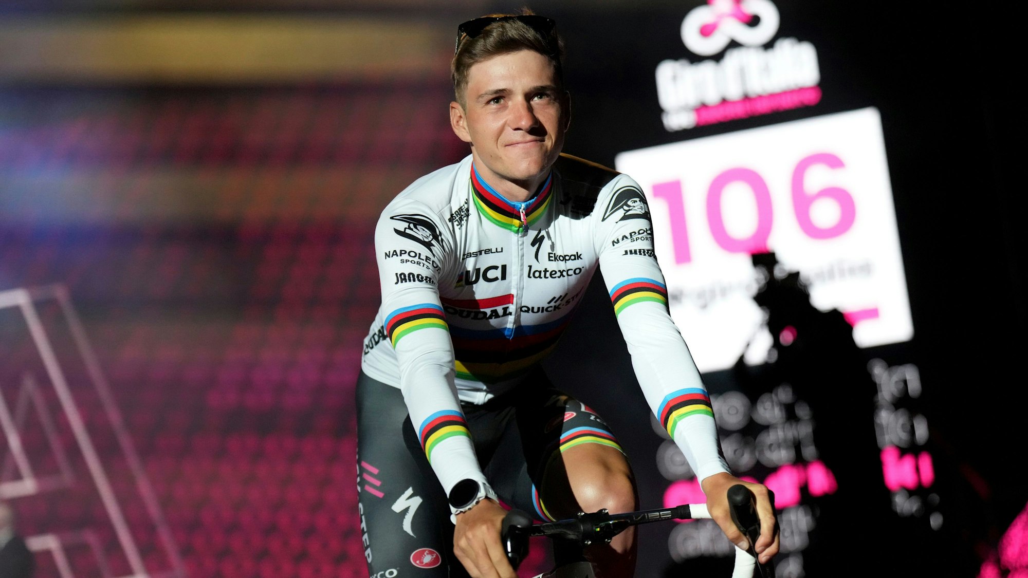 Teampräsentation am Donnerstag in Pescara: Weltmeister Remco Evenepoel ist einer der Topfavoriten.