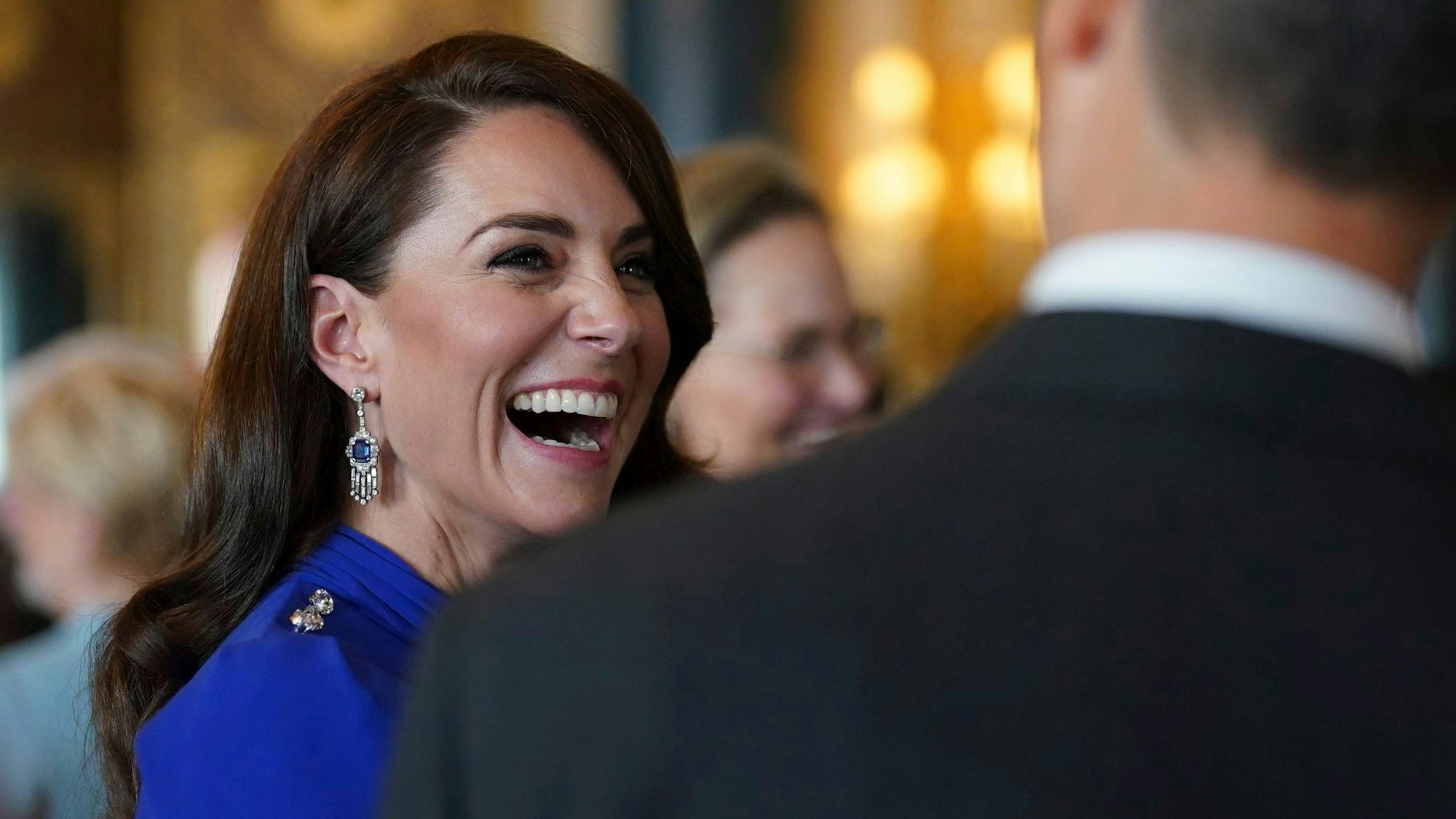 Kate, Prinzessin von Wales, unterhält sich mit Gästen während eines Empfangs im Buckingham Palast in London am Freitag, 5. Mai 2023, für ausländische Gäste, die an ihrer Krönung teilnehmen.