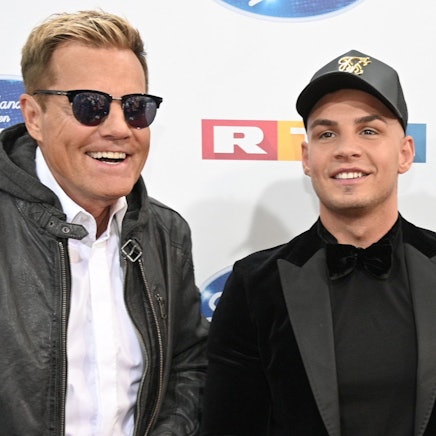Dieter Bohlen (l.) und Pietro Lombardi lächeln für die Kameras.