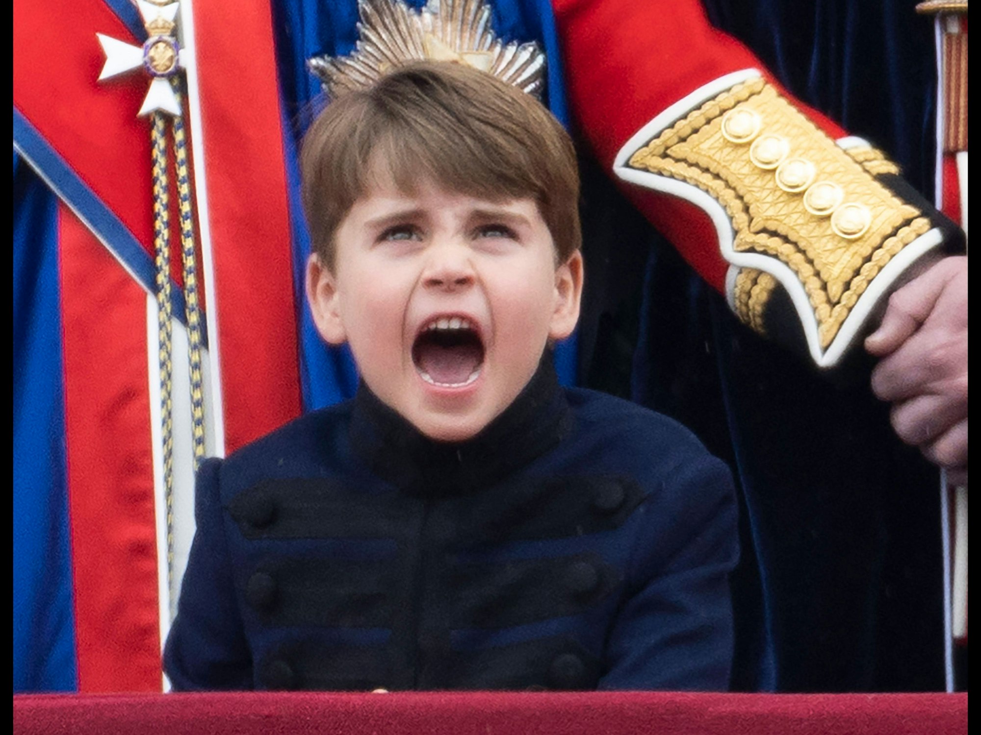 Prinz Louis nach der Krönung auf dem Balkon des Buckingham Palastes in London.