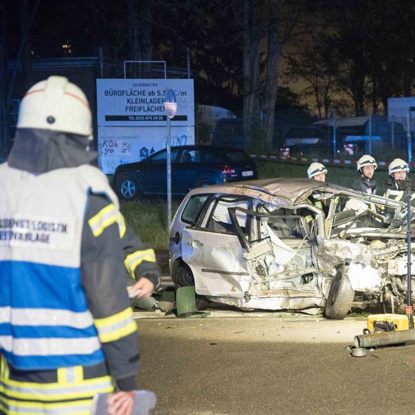 Bei einem Unfall auf der Neusser Landstraße in Köln-Niehl ist ein Mann gestorben.