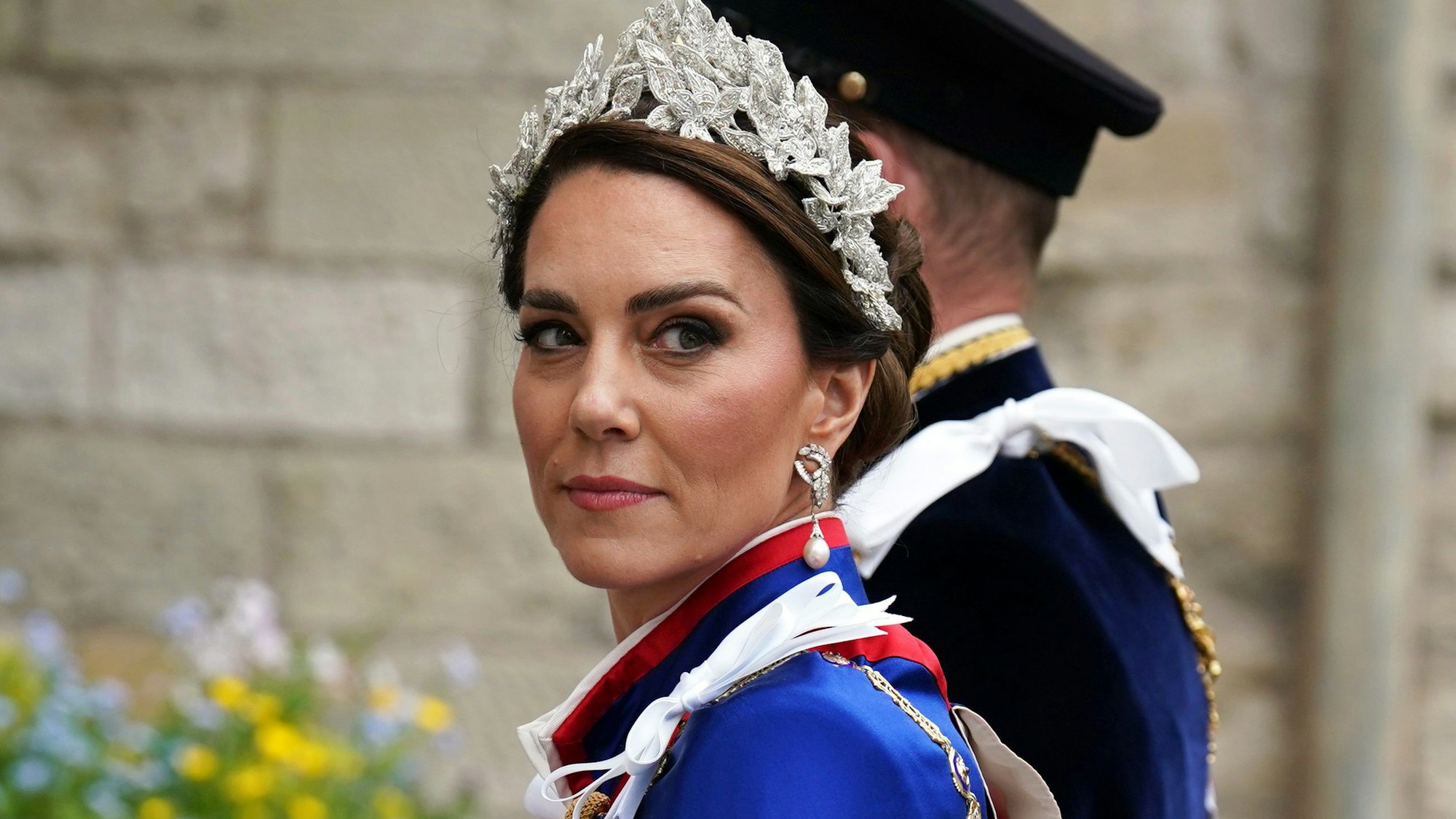 William, Prinz von Wales, und Kate, Prinzessin von Wales, bei ihrer Ankunft in der Westminster Abbey vor der Krönungszeremonie von König Charles III. und Königsgemahlin Camilla.