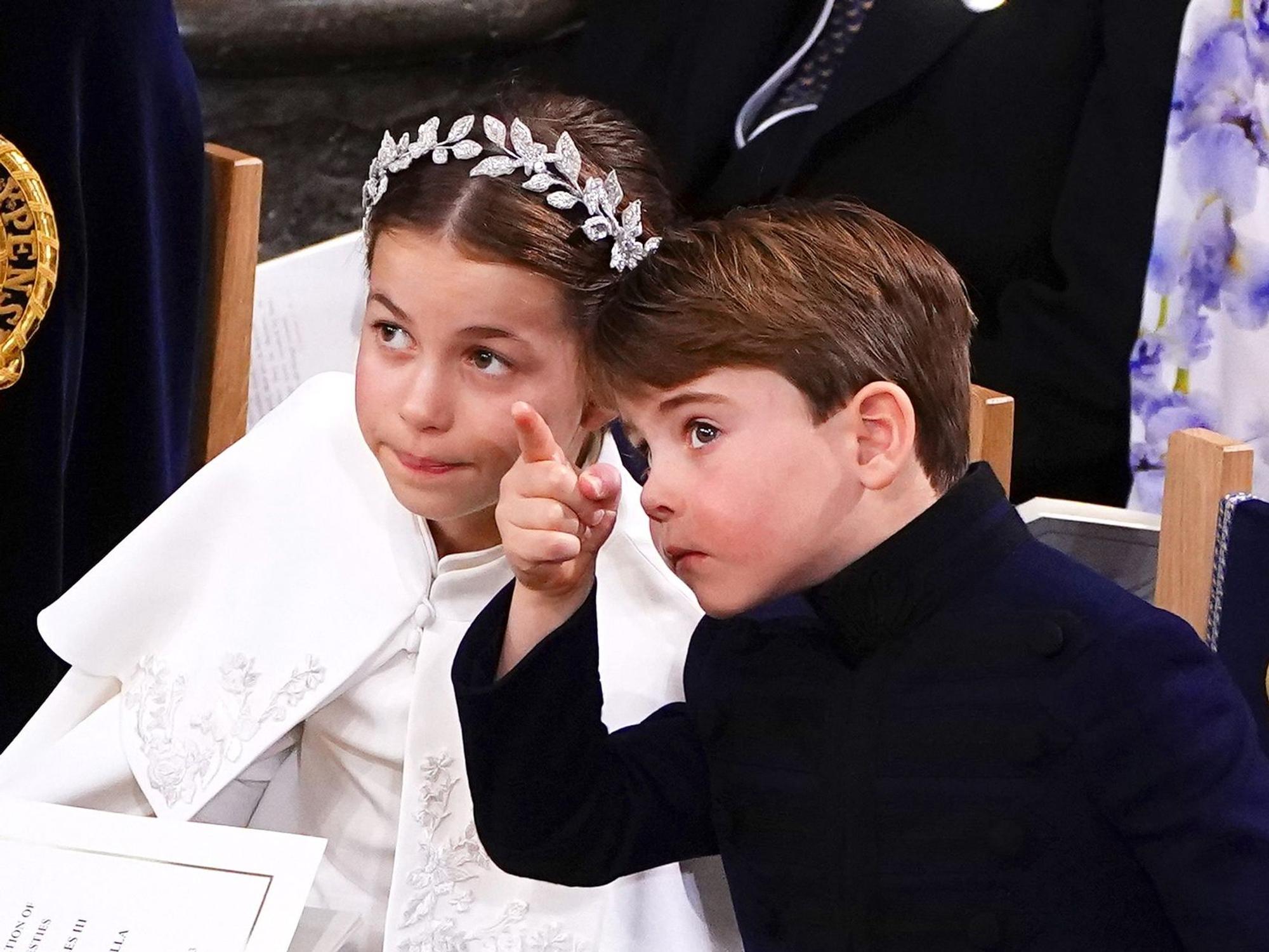 Prinz William, Prinz von Wales, Prinzessin Charlotte, Prinz Louis und Catherine, Prinzessin von Wales, werden am 6. Mai 2023 der Krönung von König Charles III. und Königin Camilla in der Westminster Abbey in London, England, beiwohnen.