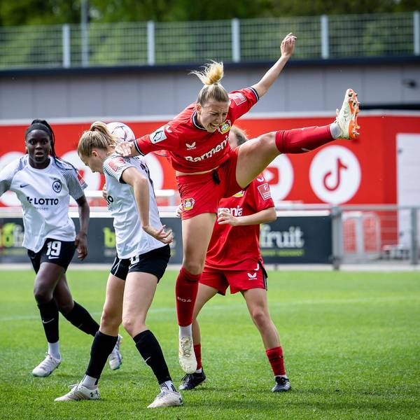 1. Frauen-Bundesliga Bayer 04 Leverkusen vs. Eintracht Frankfurt, 06.05.2023 Melissa Friedrich 3, Bayer 04 Leverkusen kaempft waehrend der Begegnung Bayer 04 Leverkusen gegen Eintracht Frankfurt an Spieltag 19 der Frauen-Fussball-Bundesliga am 06.05.2023 im Ulrich-Haberland-Stadion in Leverkusen Nordrhein-Westfalen. DFL REGULATIONS PROHIBIT ANY USE OF PHOTOGRAPHS AS IMAGE SEQUENCES AND/OR QUASI-VIDEO. *** 1 Women Bundesliga Bayer 04 Leverkusen vs Eintracht Frankfurt, 06 05 2023 Melissa Friedrich 3, Bayer 04 Leverkusen fights during the match Bayer 04 Leverkusen vs Eintracht Frankfurt on matchday 19 of the women soccer Bundesliga on 06 05 2023 at Ulrich Haberland Stadium in Leverkusen North Rhine Westphalia DFL REGULATES PROHIBIT ANY USE OF PHOTOGRAPHS AS IMAGE SEQUENCES AND OR QUASI VIDEO Copyright: xBEAUTIFULxSPORTS/AxelxKohringx