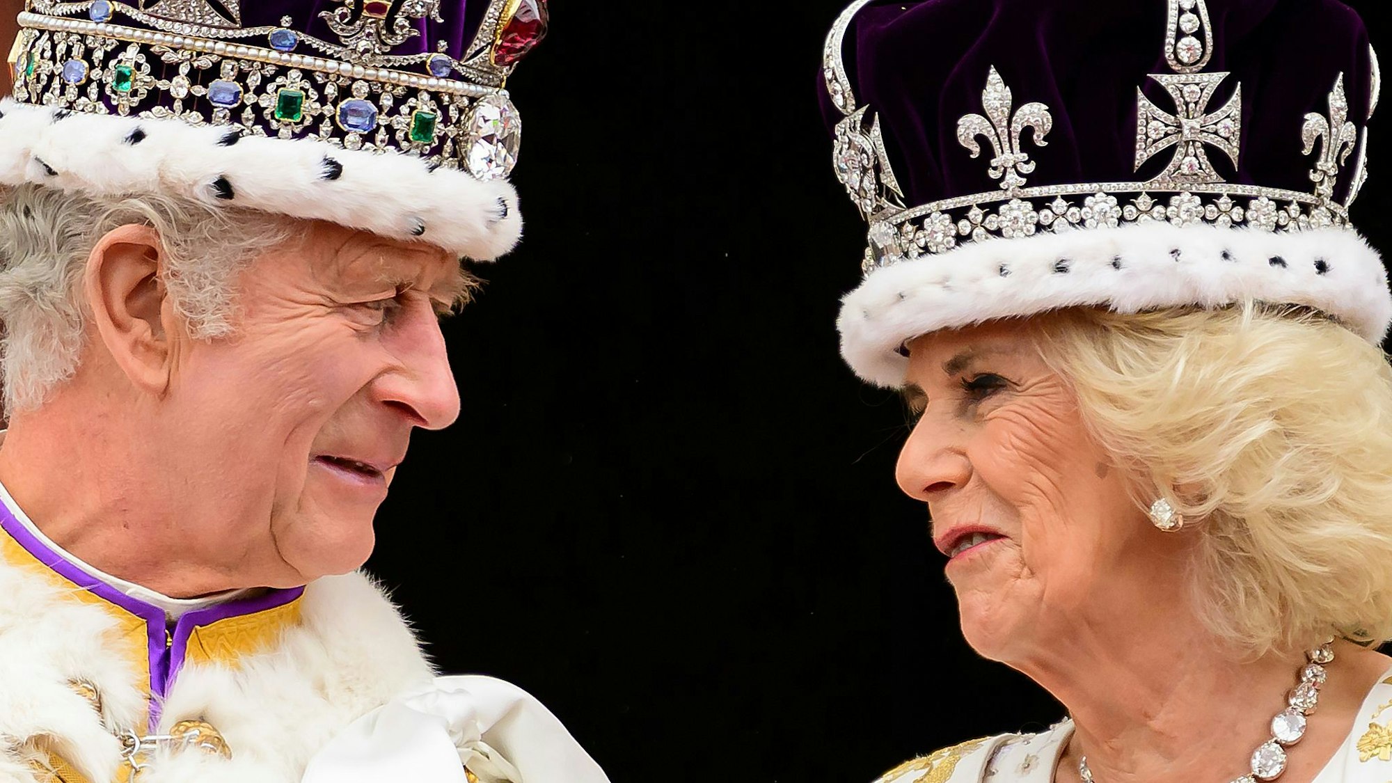 Gekrönte Häupter: König Charles III. und Königin Camilla auf dem Balkon des Buckingham-Palastes.