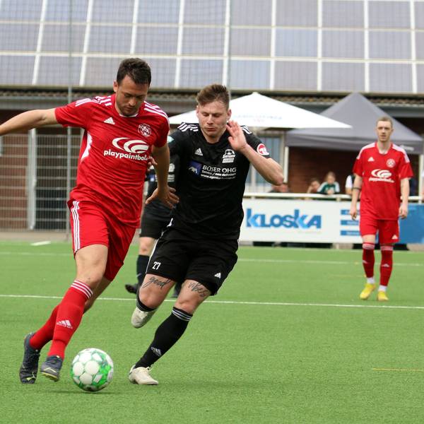Noch läuft er hinterher: Nächste Saison ist Maxi Patt (2.v.r.) Zülpicher und wieder Mitspieler von Dominik Spies (r.).