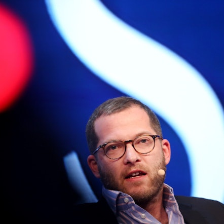 Das Bild zeigt den ehemaligen Chefredakteur der Bild-Zeitung und jetzigen Nius-Chef Julian Reichelt. Foto: Roland Weihrauch/dpa