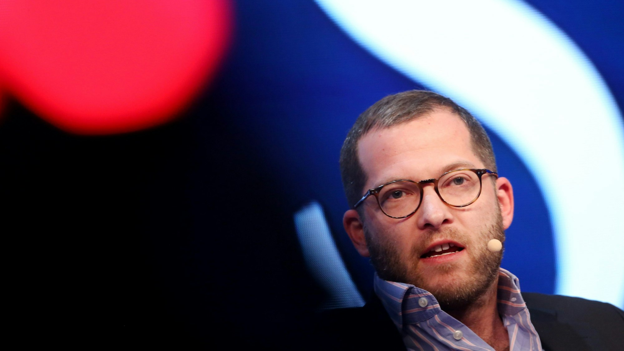 Das Bild zeigt den ehemaligen Chefredakteur der Bild-Zeitung und jetzigen Nius-Chef Julian Reichelt. Foto: Roland Weihrauch/dpa