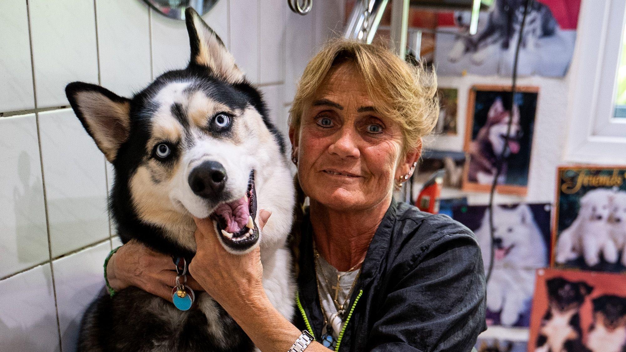 Angelika Steinbach mit ihrem Husky Buddy.
