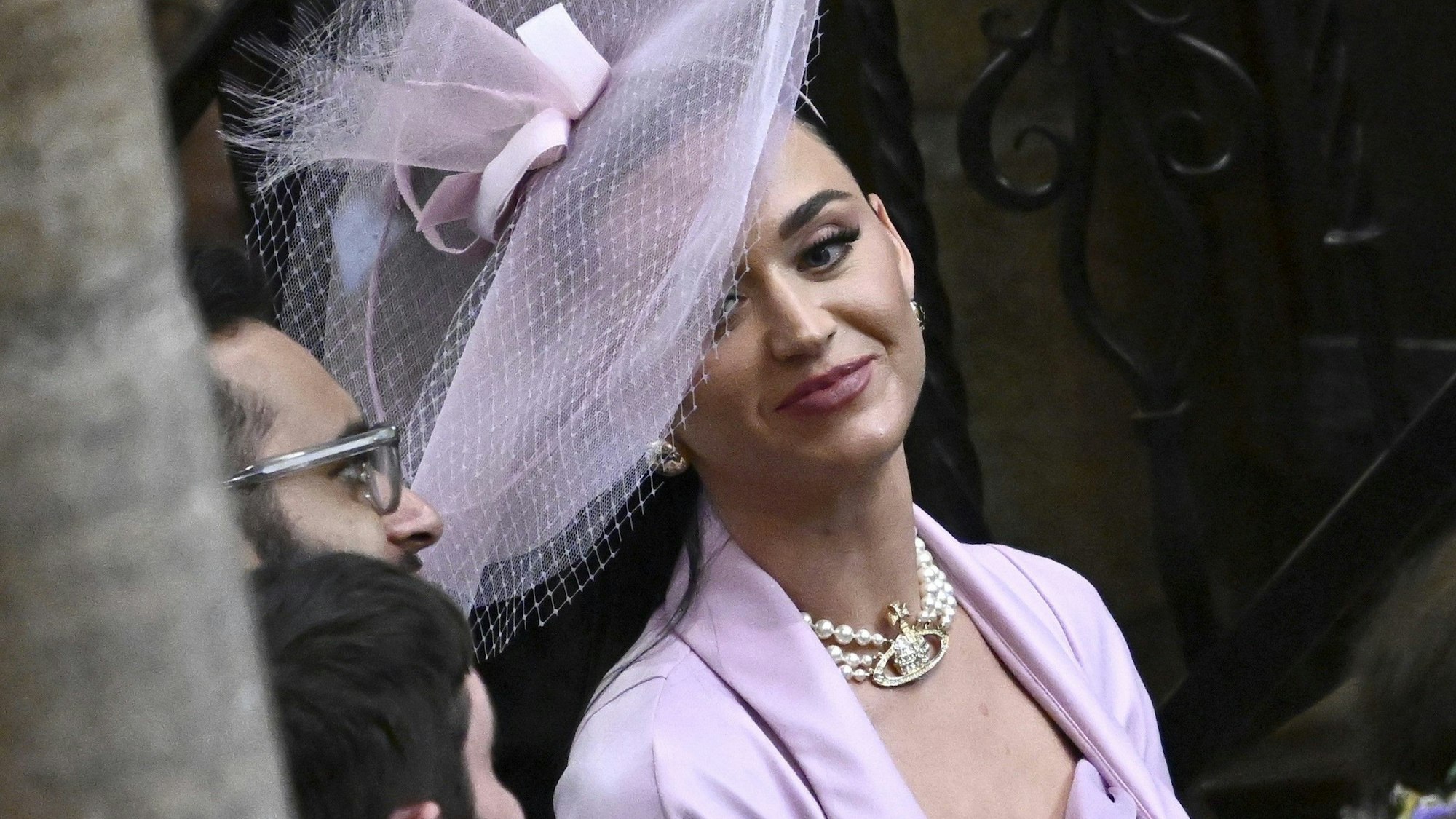 Die Sängerin Katy Perry nahm im Mai 2023 an der Krönungszeremonie von König Charles III. und Königin Camilla in der Westminster Abbey in London teil.