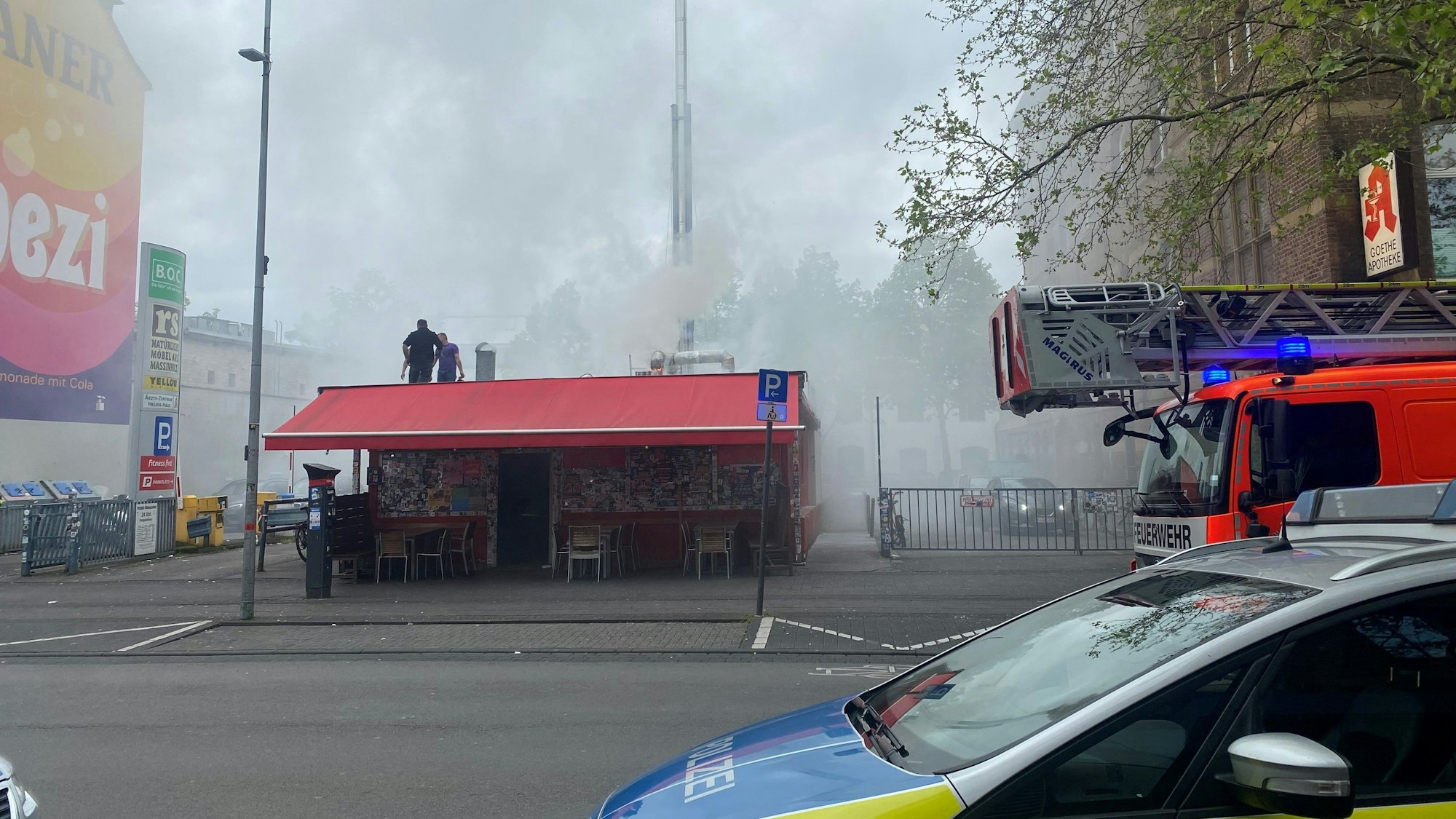 Auf dem Dach des Imbiss Kebapland brach am 8.5.2023 ein Feuer aus