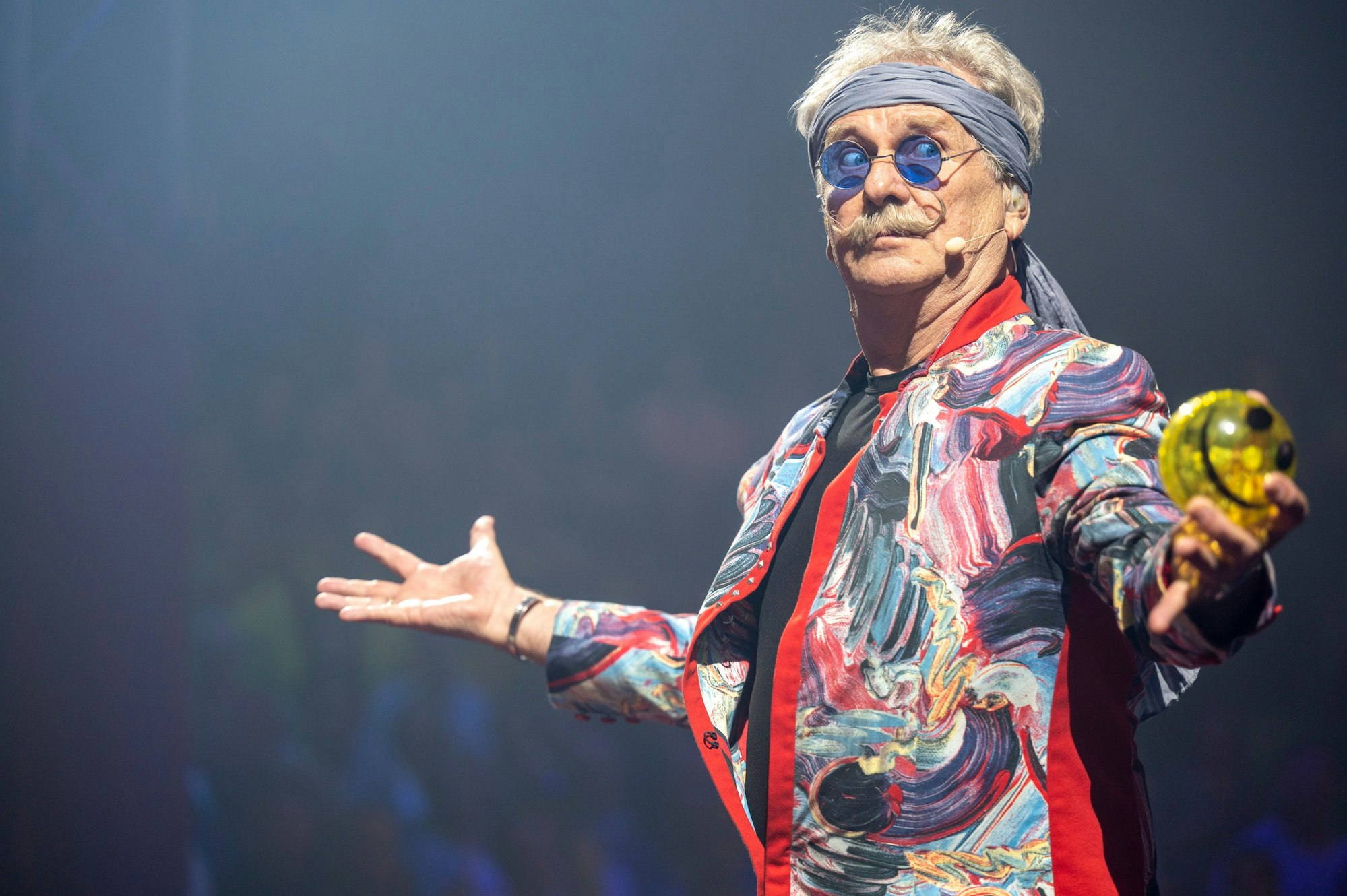 Henning Krautmacher als Zauberer in der Manege