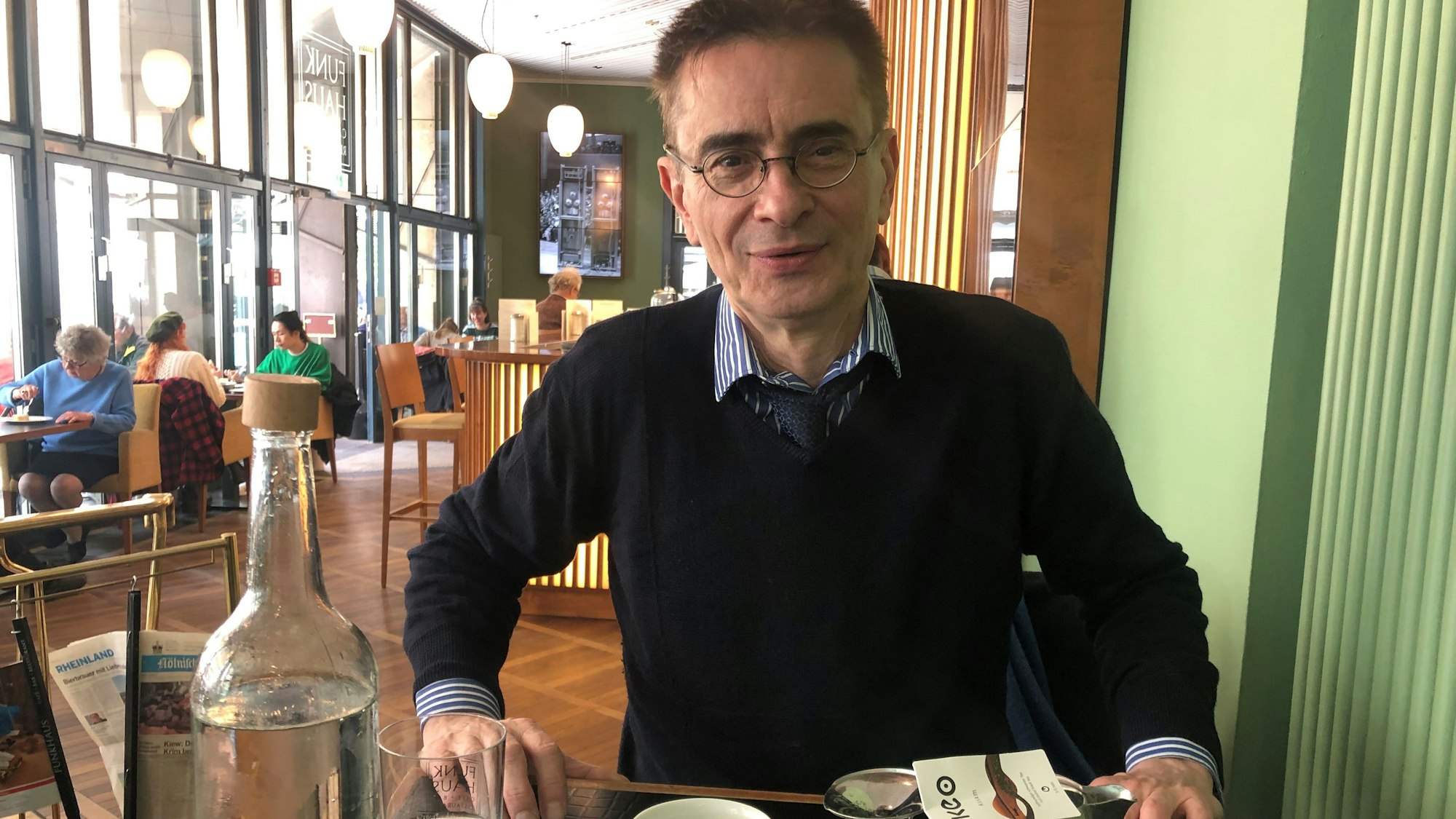 Kabarettist Mathias Richling im Café