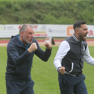 Sportchef Mehmet Dogan (rechts) will auch in der kommenden Saison möglichst viele Siege des Siegburger SV 04 bejubeln.