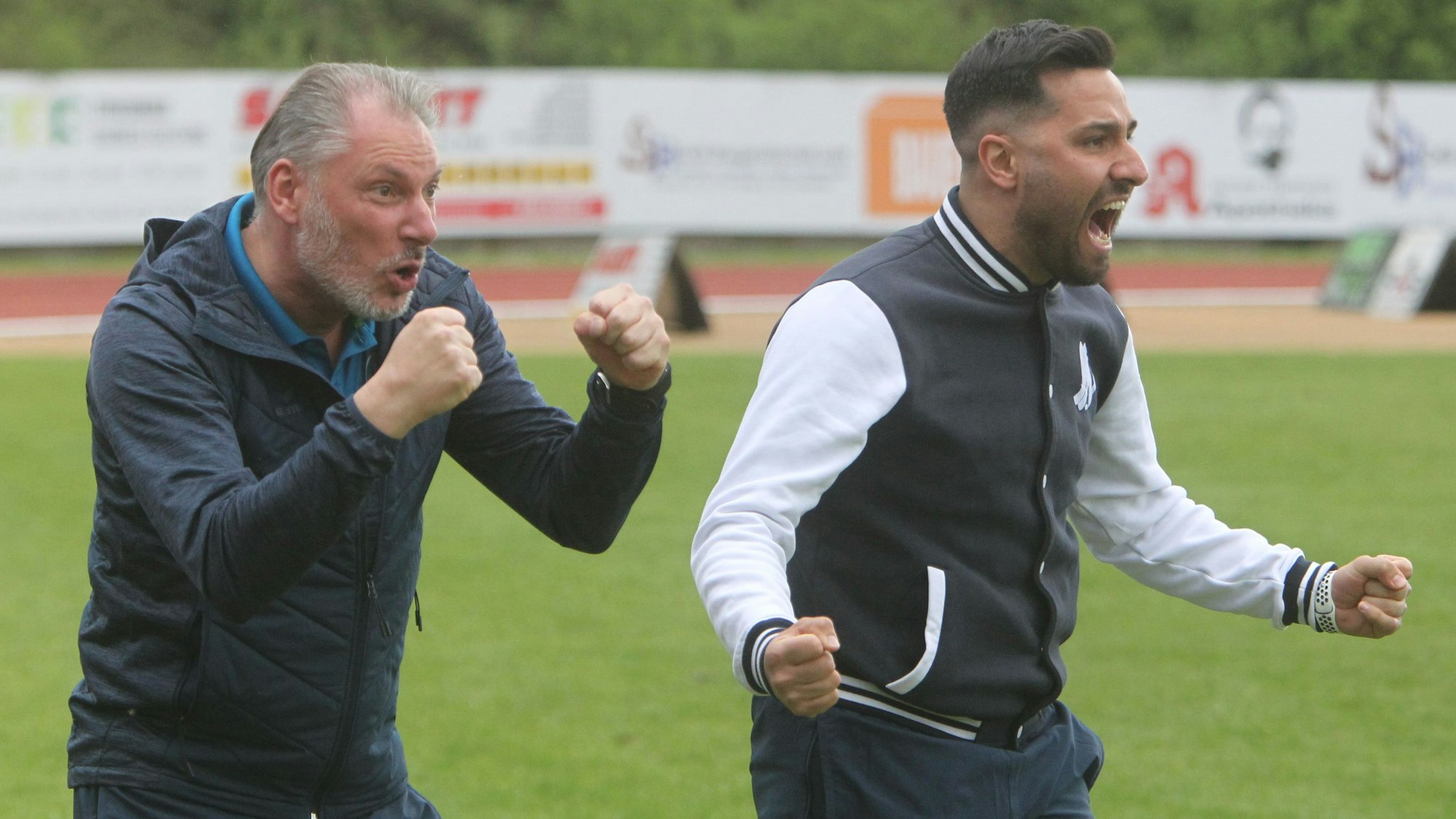Torwarttrainer Gerd Schmidt (links) und Sportchef Mehmet Dogan vom Siegburger SV 04
