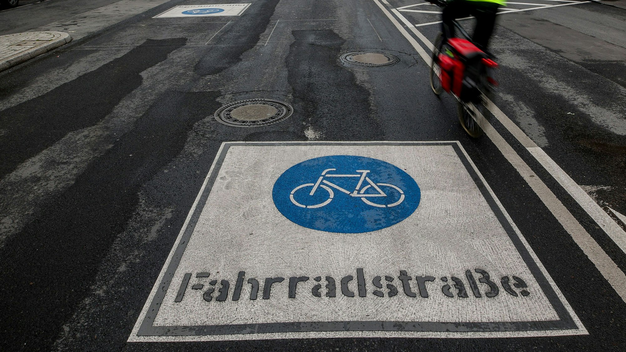 Im Kölner Süden sollen zwei Fahrradstraßen eingerichtet werden. (Symbolbild)