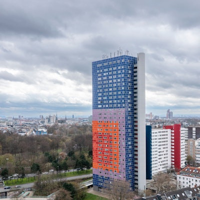 Blick auf das Herkules-Hochhaus und den Fernsehturm