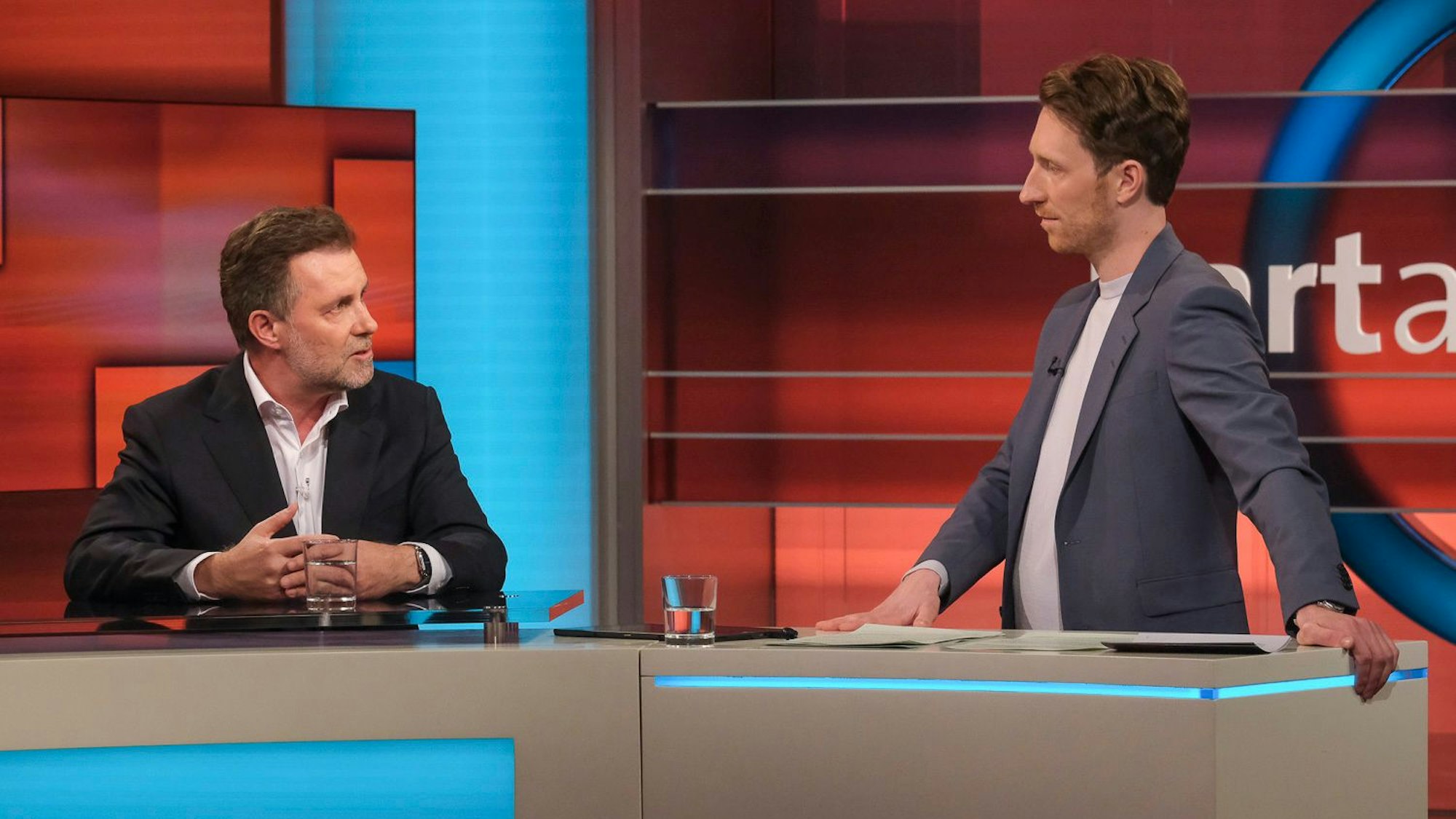 ARD/"hart aber fair" vom 08.05.2023
abgebildete Personen v.l.n.r. Gerhard Matzig (Buchautor und Architektur-Journalist bei der Süddeutschen Zeitung), Louis Klamroth