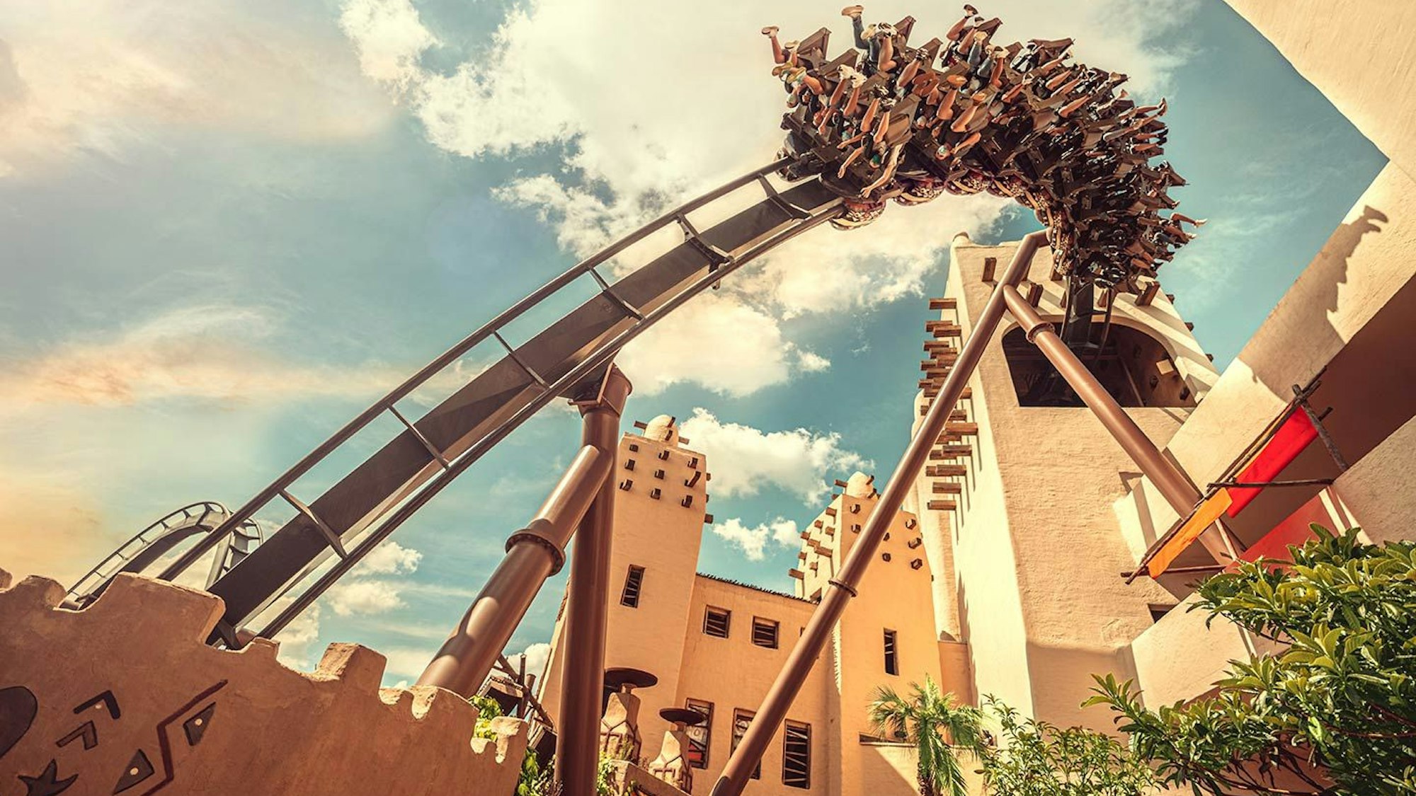Die Achterbahn Black Mamba in der Themenwelt Africa des Freizeitparks Phantasialand