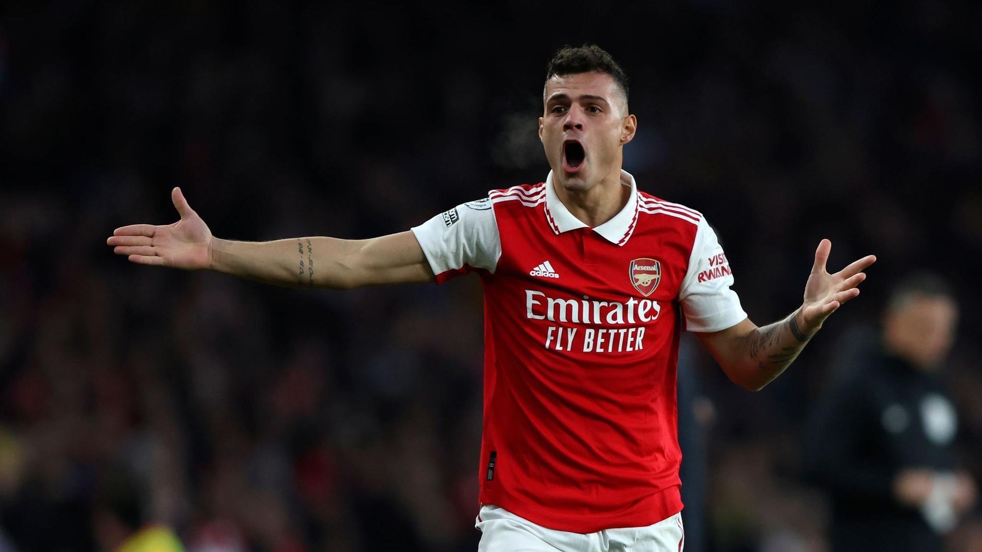 Granit Xhaka vom FC Arsenal reagiert während des Spiels.