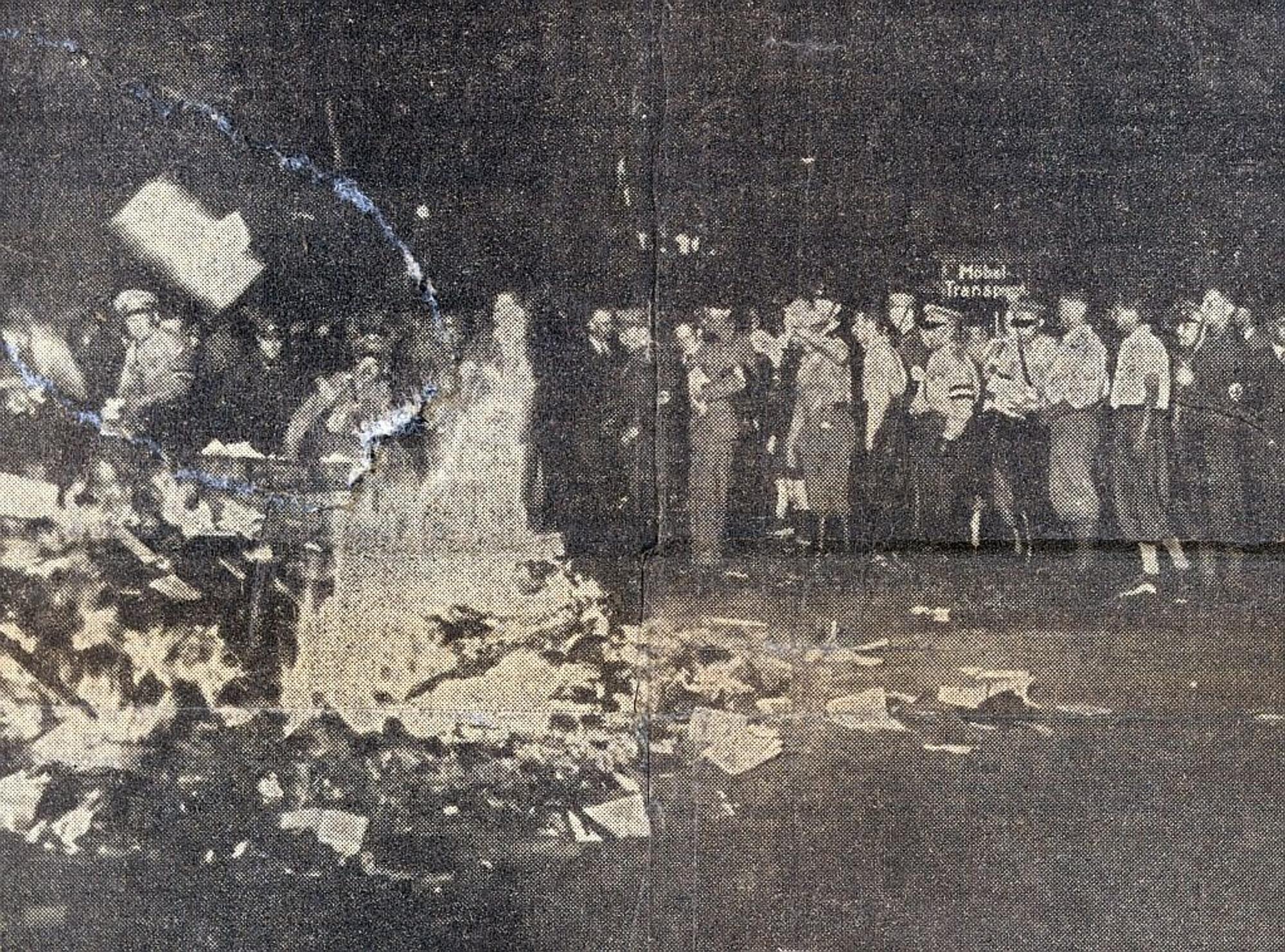 Auf einem Archivbild ist die Bücherverbrennung am 17. Mai 1933 zu sehen.