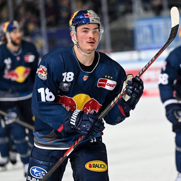 18.04.2023, Bayern, München: Eishockey: DEL, EHC Red Bull München - ERC Ingolstadt, Meisterschaftsrunde, Finale, 3. Spieltag, Olympia-Eissportzentrum. Justin Schütz von München jubelt über sein Tor zum 2:2. Foto: Sven Hoppe/dpa +++ dpa-Bildfunk +++