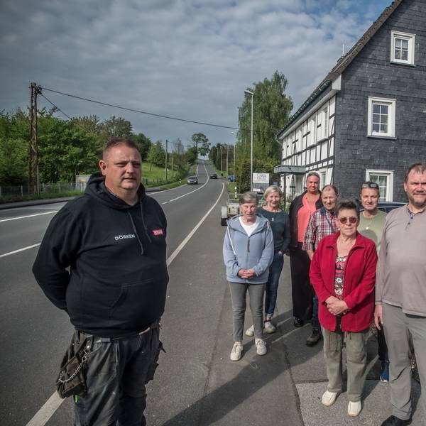 Nach dem Unfall vom Sonntag reicht es ihnen: Die Anwohner von Blechersiefen in Lev. Steinbüchel wollen einen beruhigten Verkehr.