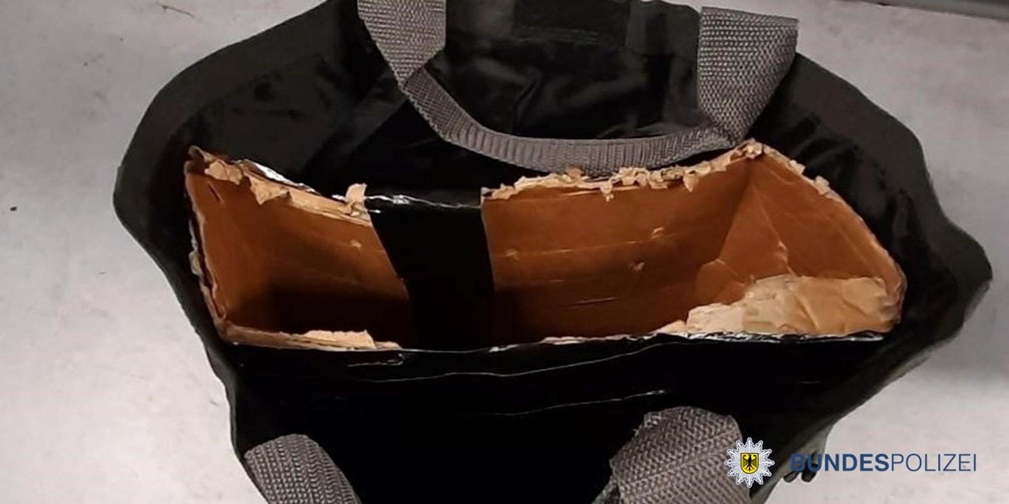 Konstruktion der Tasche für den Parfümdiebstahl