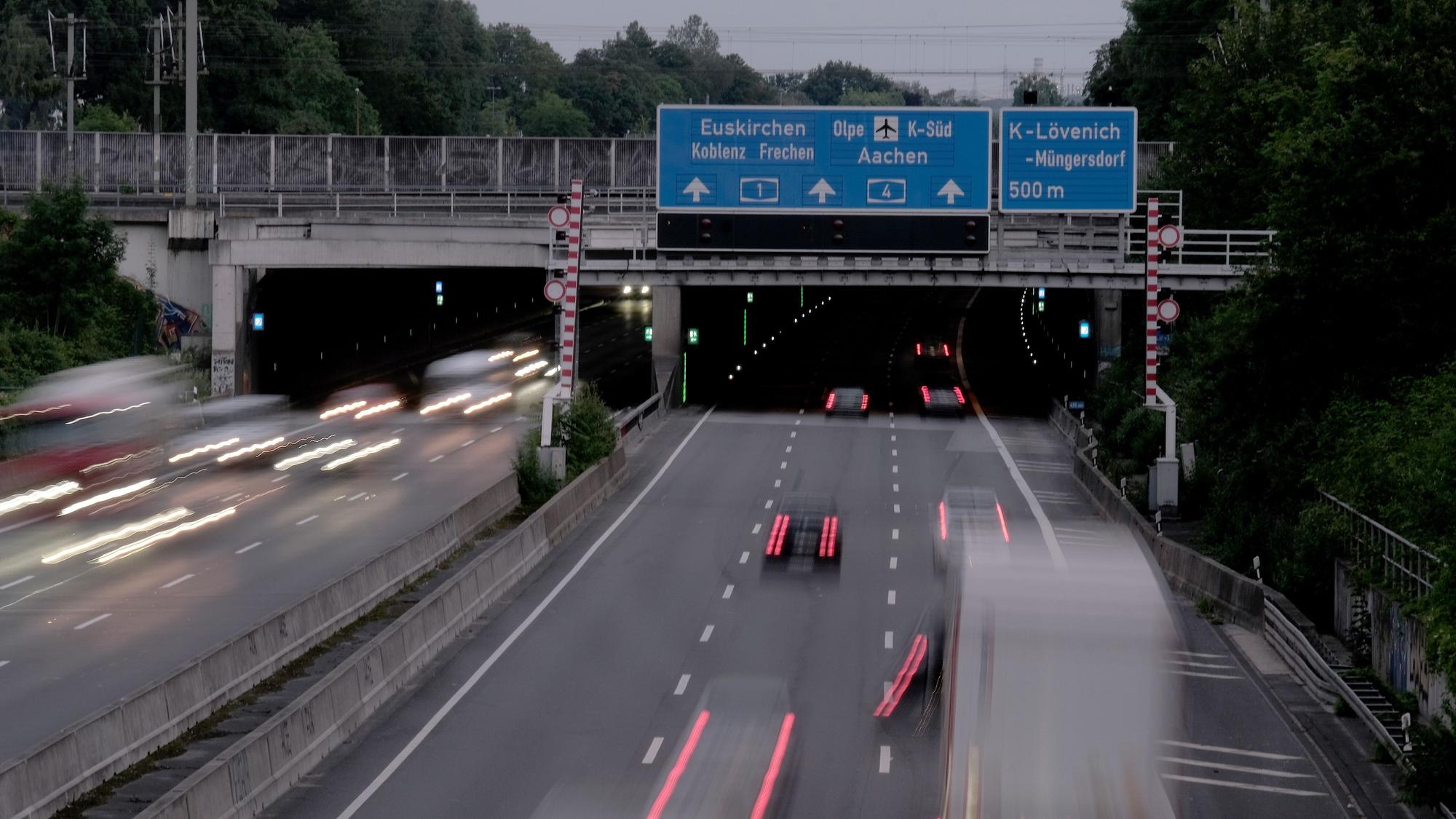 Das Bild zeigt den Tunnel Lövenich.
