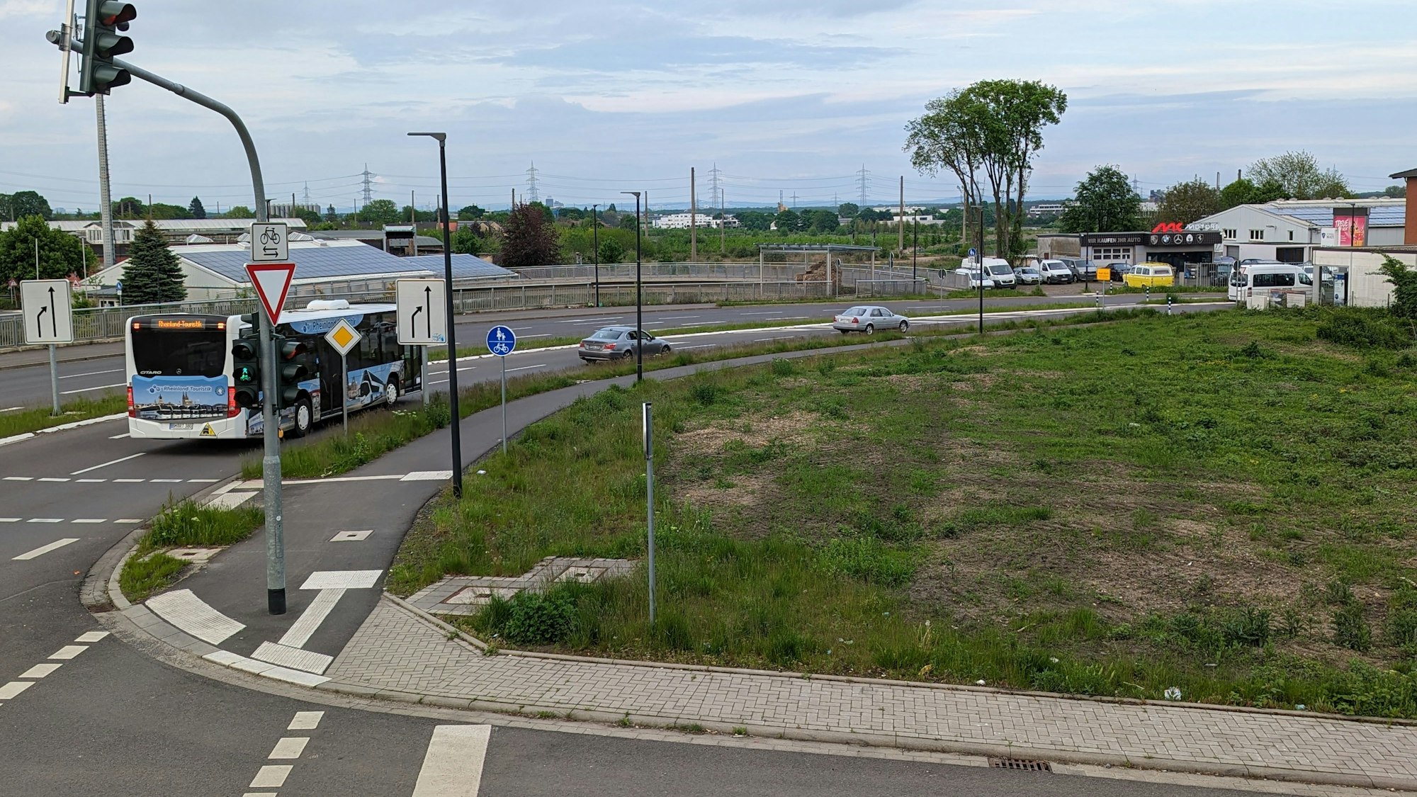 Das Foto zeigt das Grundstück an der Ecke Bonnstraße/Eschweiler Straße.