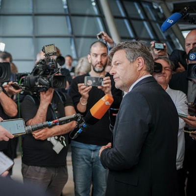 Robert Habeck (Bündnis 90/Die Grünen) nach der gemeinsamen Sitzung der Ausschüsse für Wirtschaft und Klimaschutz und Energie des Bundestages. Es ging um seinen Staatssekretär Patrick Graichen.