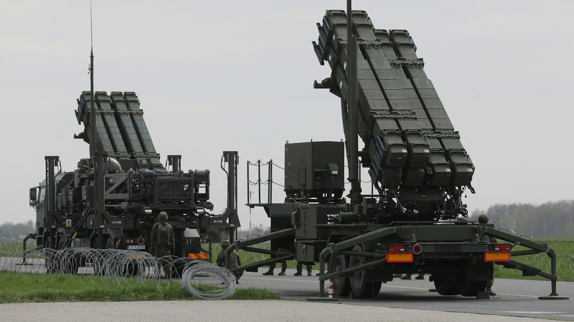 Bodengestützte Flugabwehrraketen-Systeme vom Typ „Patriot“ sind anlässlich einer Pressekonferenz auf dem Flughafen Warschau-Radom zu sehen. Das amerikanische System hat erfolgreich eine russische Hyperschallrakete abgeschossen. (Archivbild)