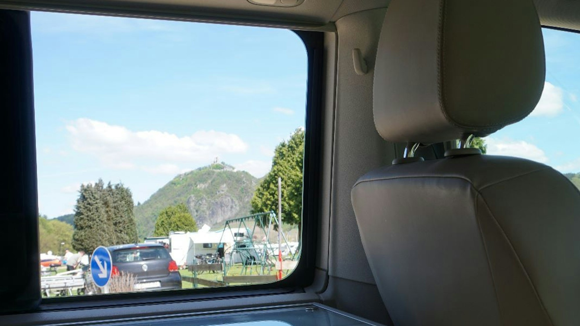Vom Campingplatz Siebengebirgsblick in Remagen hat man einen tollen Blick auf Schloss Drachenburg.
