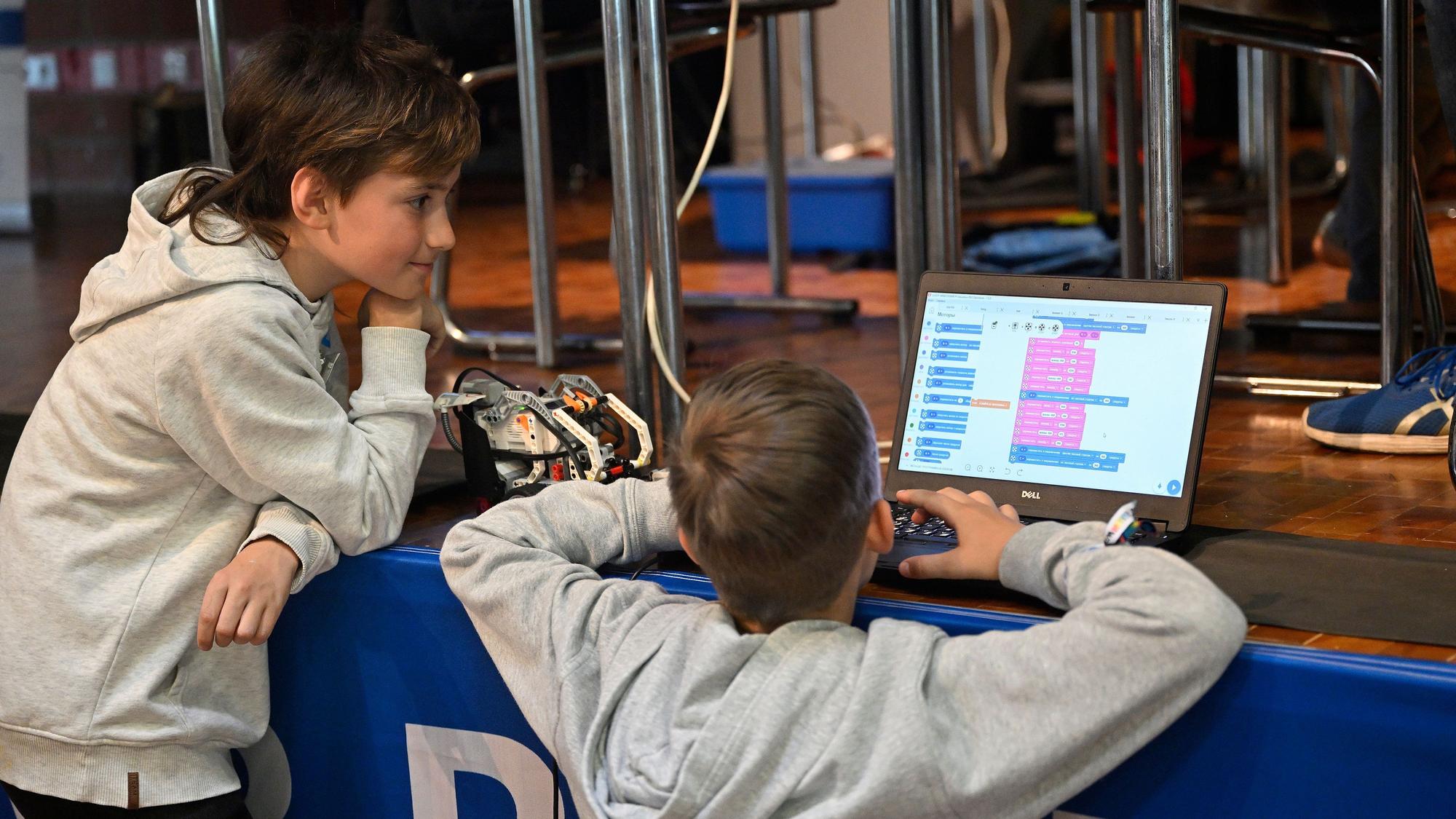 Overather Schüler am Laptop