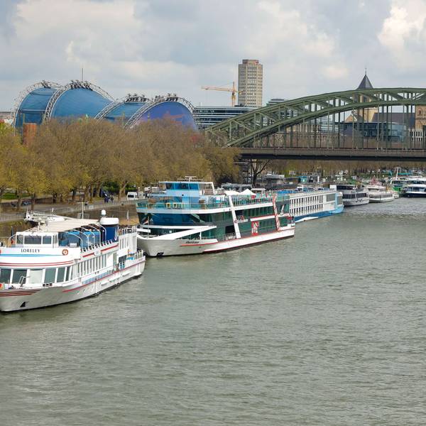 Touristenschiffe auf dem Rhein.