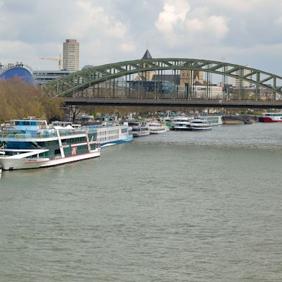 Touristenschiffe auf dem Rhein.