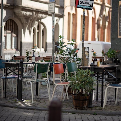 Der Außenbereich des Lokals „Im Schnörres“ im Severinsviertel.