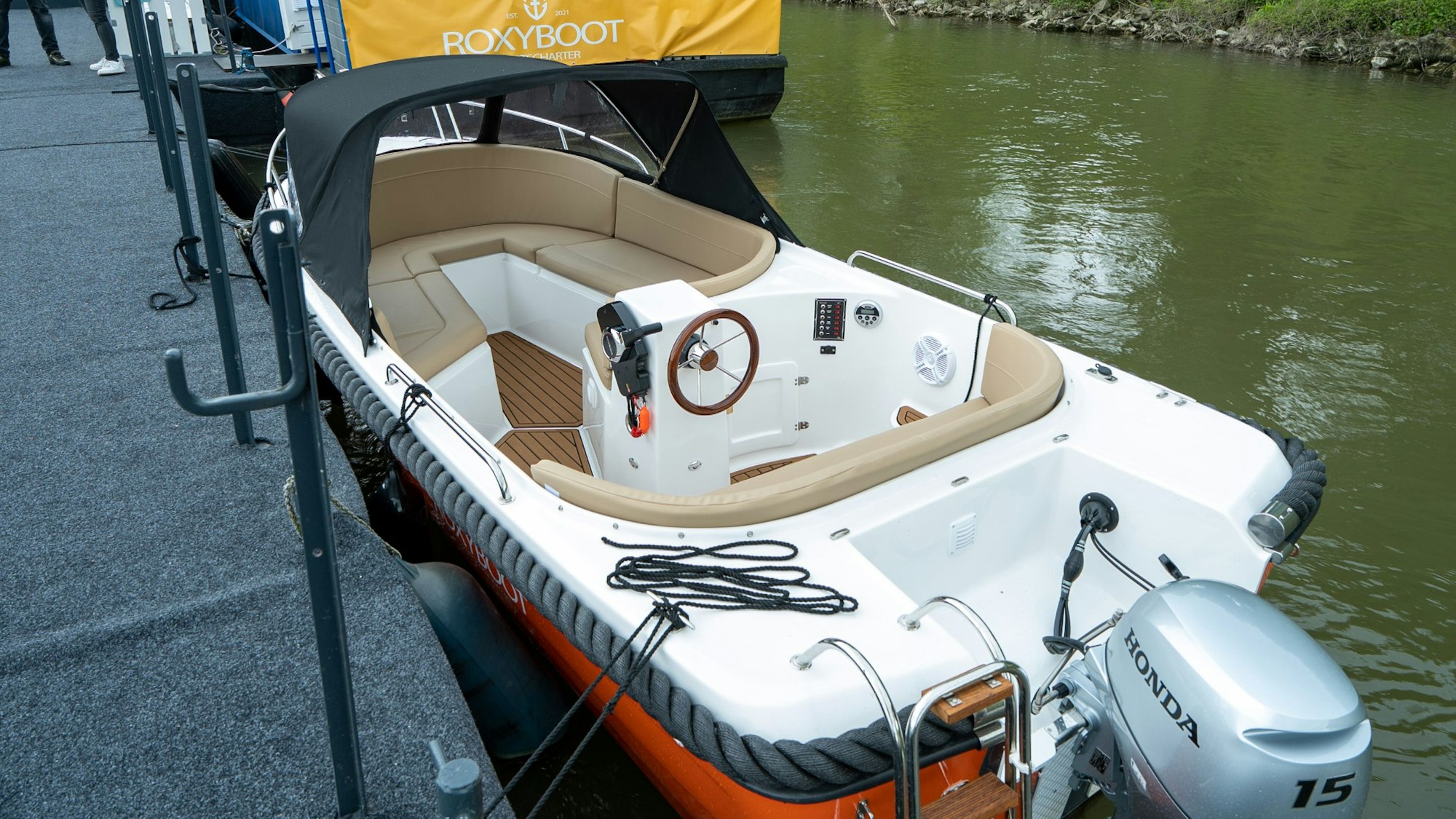 Das kleine Boot vom Typ RaJo 500.