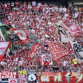 Die Fans des 1. FC Köln müssen sich für die kommende Saison auf deutliche Preissteigerungen einstellen. Im Schnitt werden die Dauerkarten um 13 Prozent teurer.