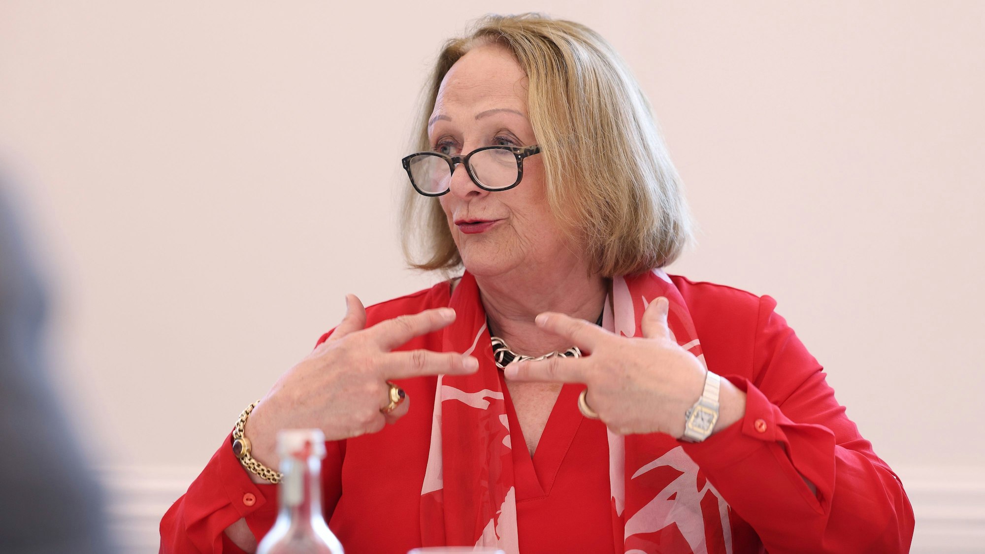 Sabine Leutheusser-Schnarrenberger stellt in Düsseldorf den 4. Jahresbericht vor.
