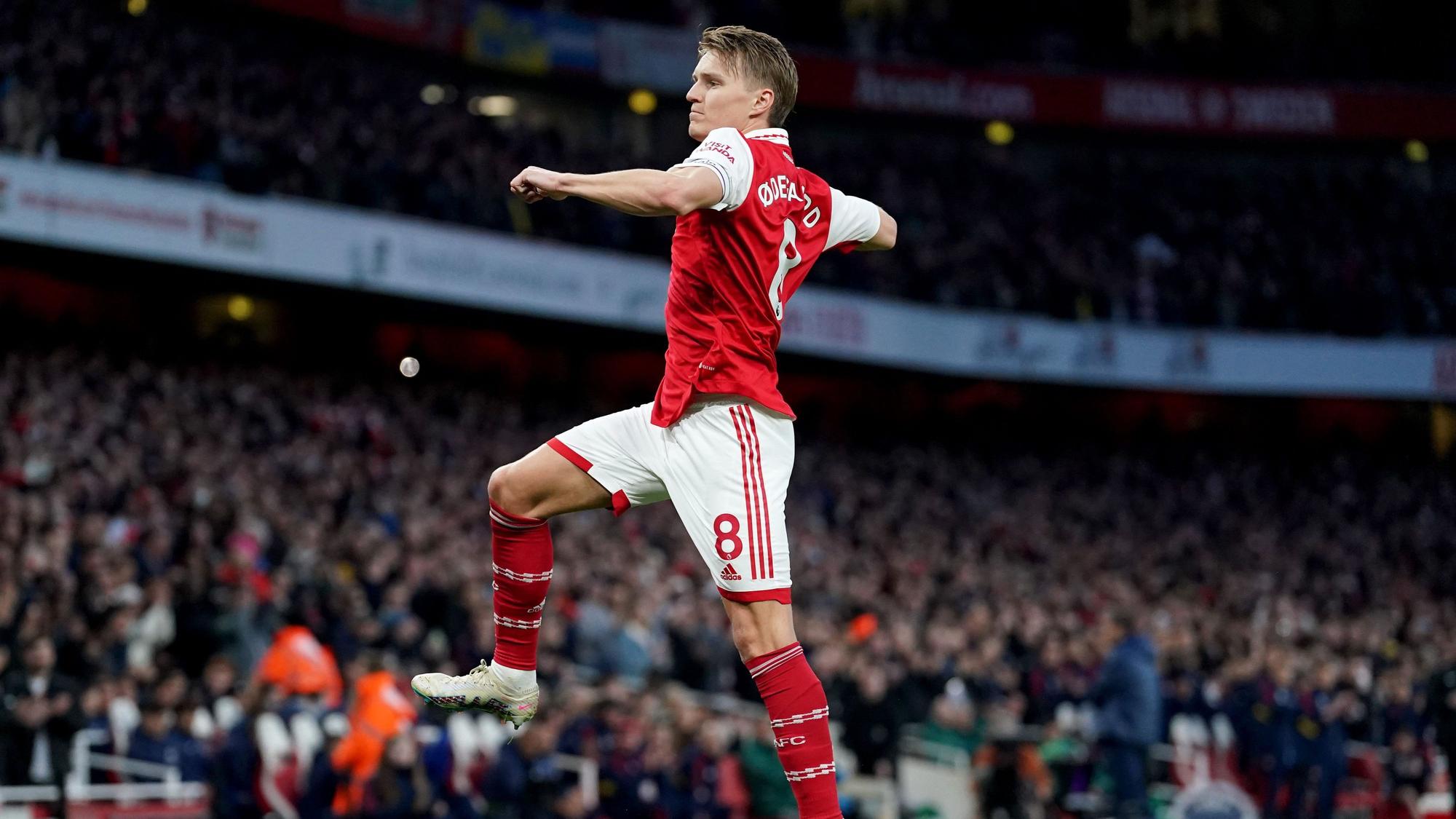Martin Ødegaard jubelt nach seinem Treffer.